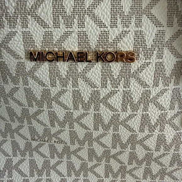 Michael Kors Jet Set Extra Small Logo Zippered Pocketbook/Shoulder Bag - Picture 3 of 6